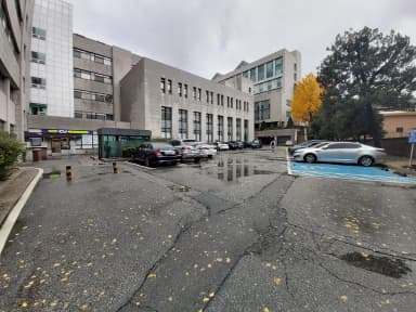 Smoking area at Common Ground Left - photo 1